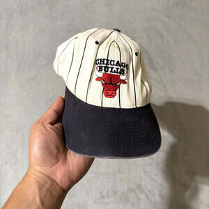 Vintage Chicago Bulls Snapback Hat Pinstripe Black Brim NBA Men’s